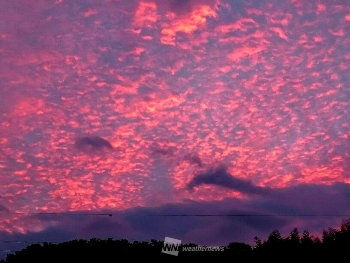 西から迫る雲、夜明け前に染まる | ウェザーニュース